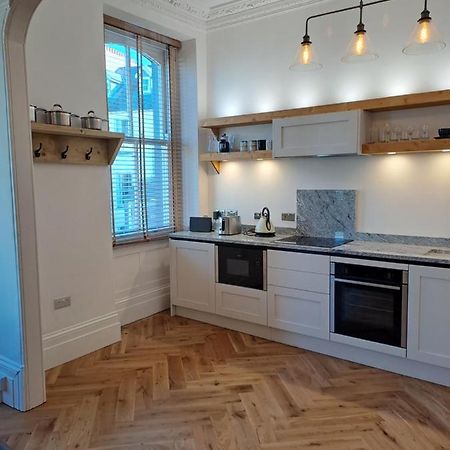 Spinnaker - Self Catering Apartment, Tenby Esterno foto