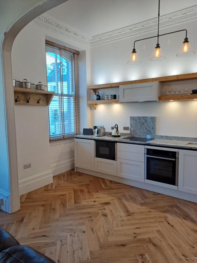 Spinnaker - Self Catering Apartment, Tenby Esterno foto