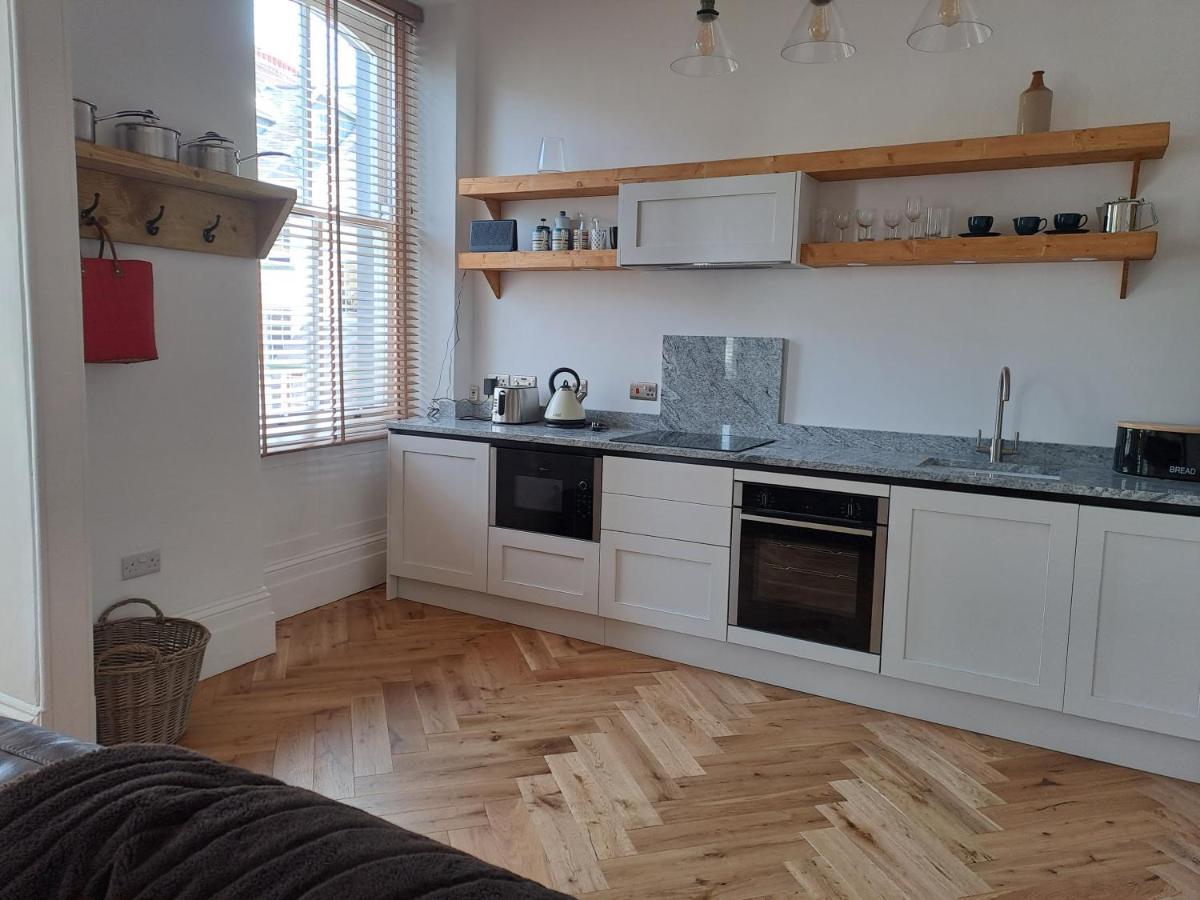 Spinnaker - Self Catering Apartment, Tenby Esterno foto